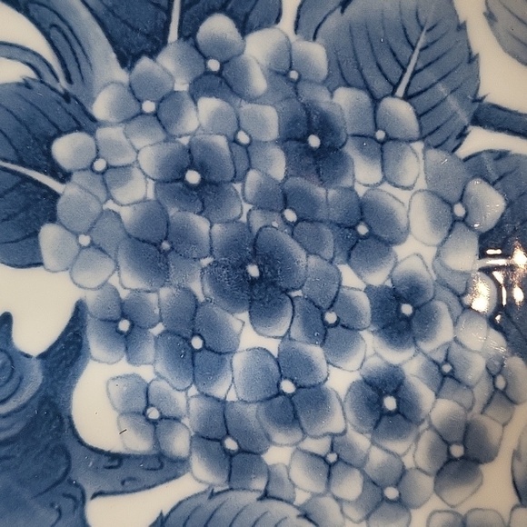 Blue & White Porcelain Bowl 8" Japanese Floral Hydrangeas - Picture 2 of 6
